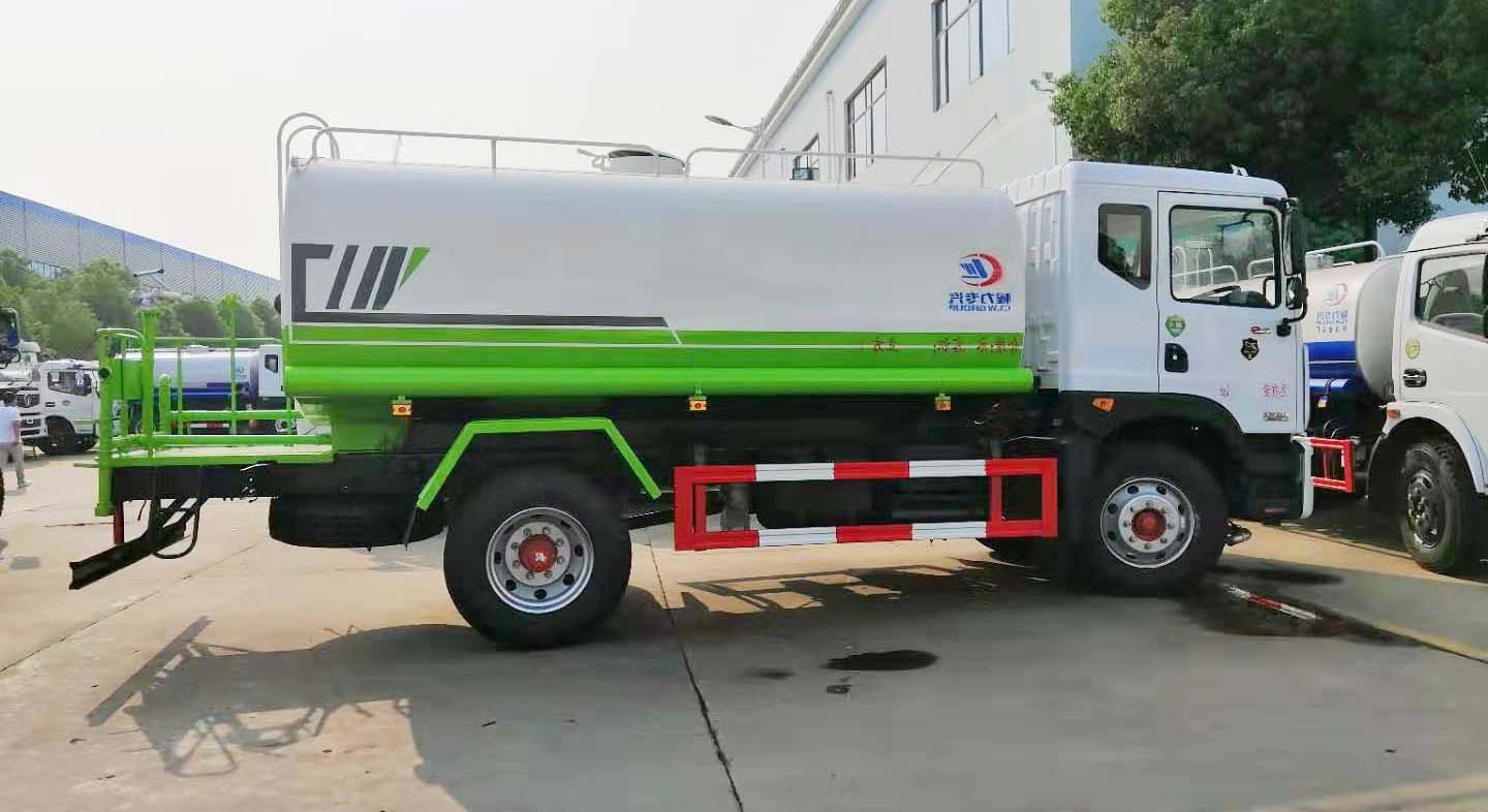 國(guó)六東風(fēng)D9（12方）灑水車程力威牌