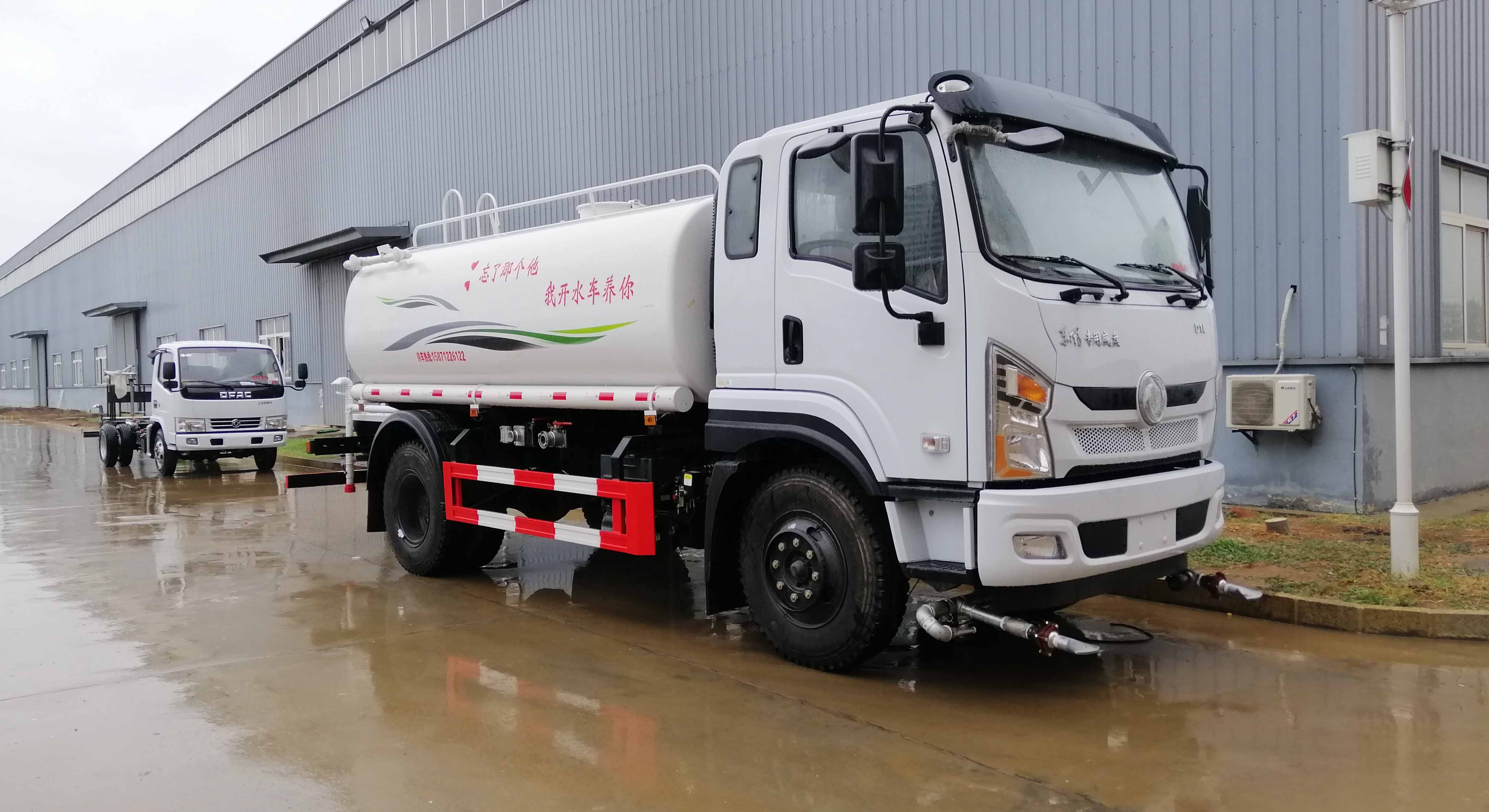 東風(fēng)專底12方灑水車 新款