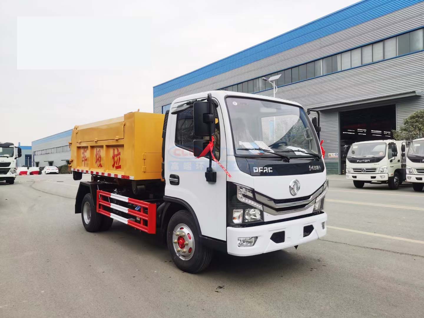 6方東風(fēng)多利卡勾臂垃圾車
