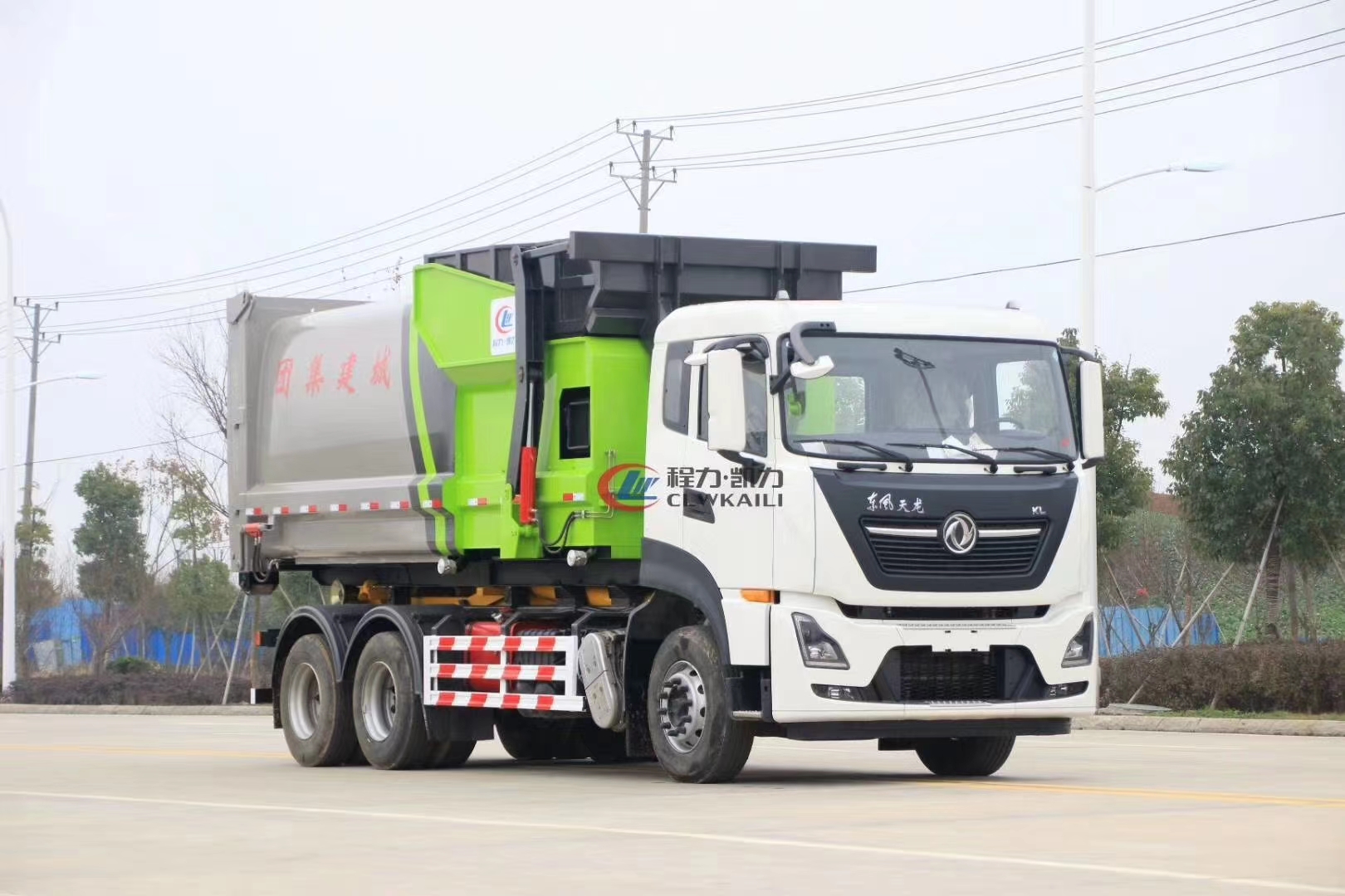 16方東風(fēng)天龍后雙橋勾臂垃圾車